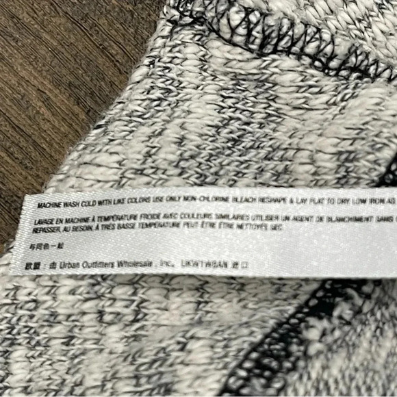 Free People Beach oversized gray pullover Henley. XS. EUC - Picture 7 of 9